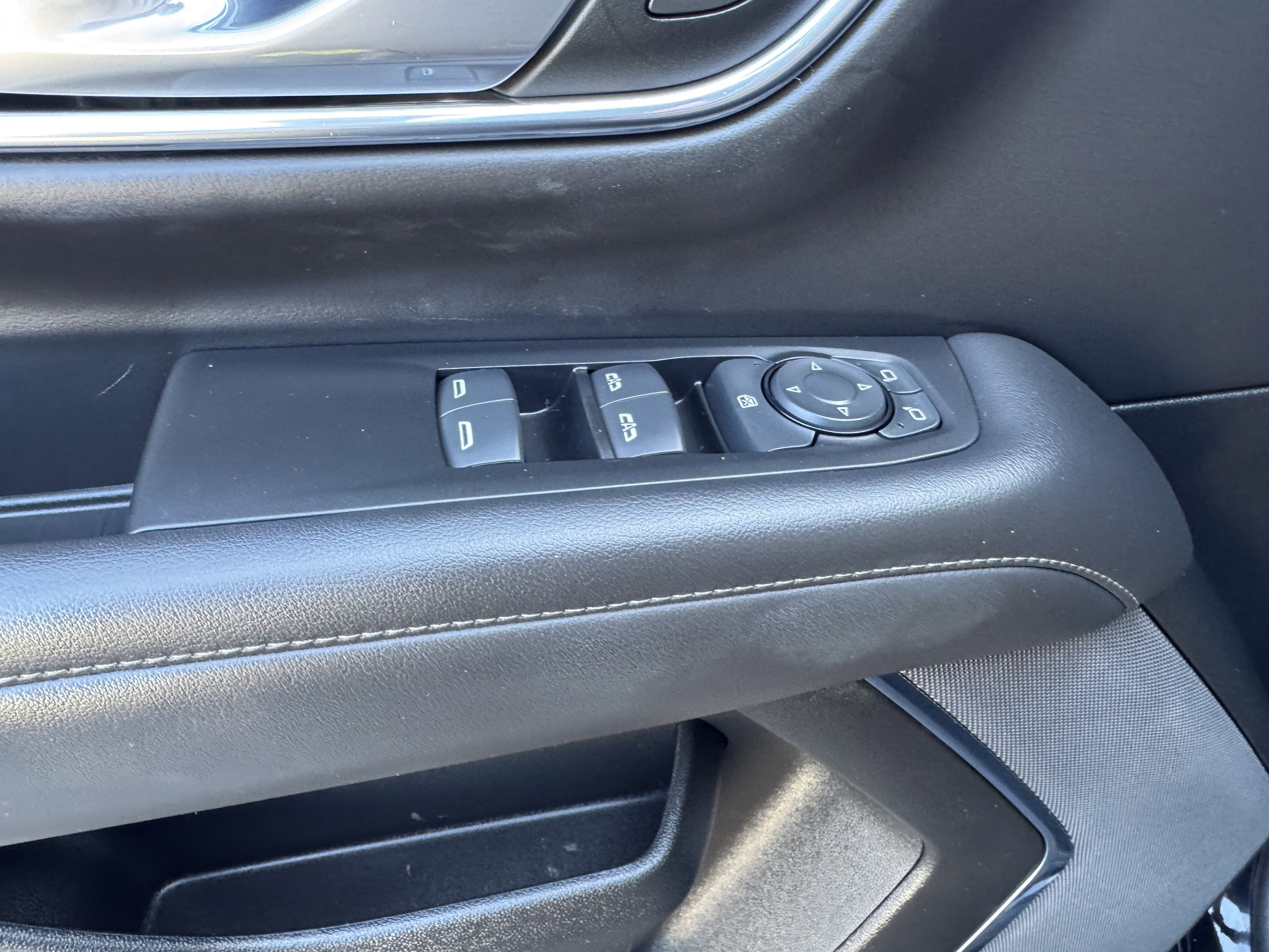 2024 Chevrolet Suburban LS - Photo 11