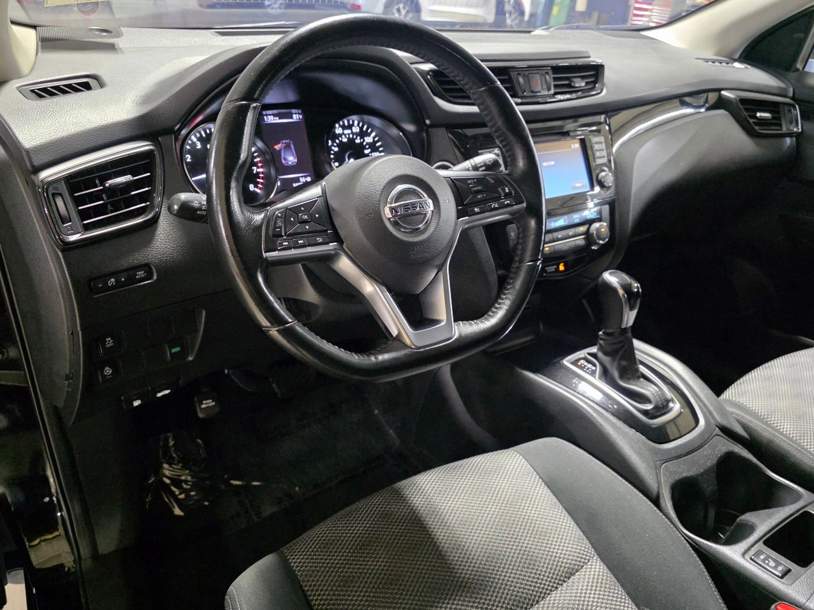 Used 2018  Nissan SV image 24