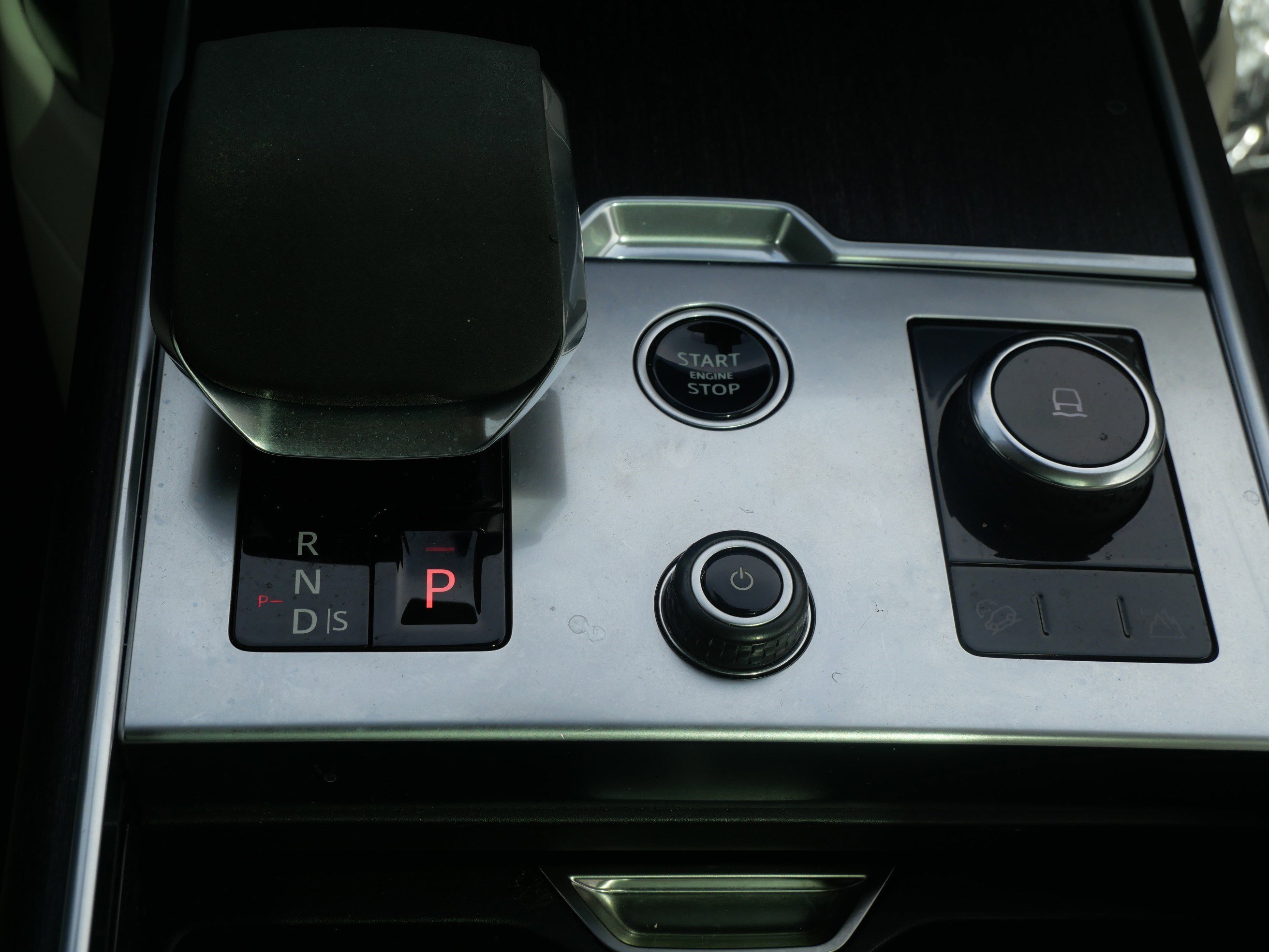 Used 2023 Fuji White Land Rover SE image 22