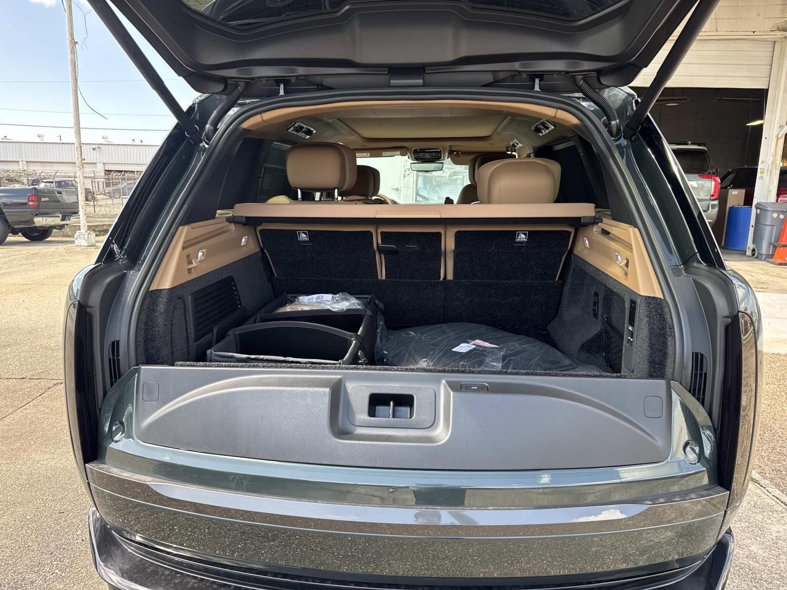 New 2026 Belgravia Green Land Rover Autobiography image 7