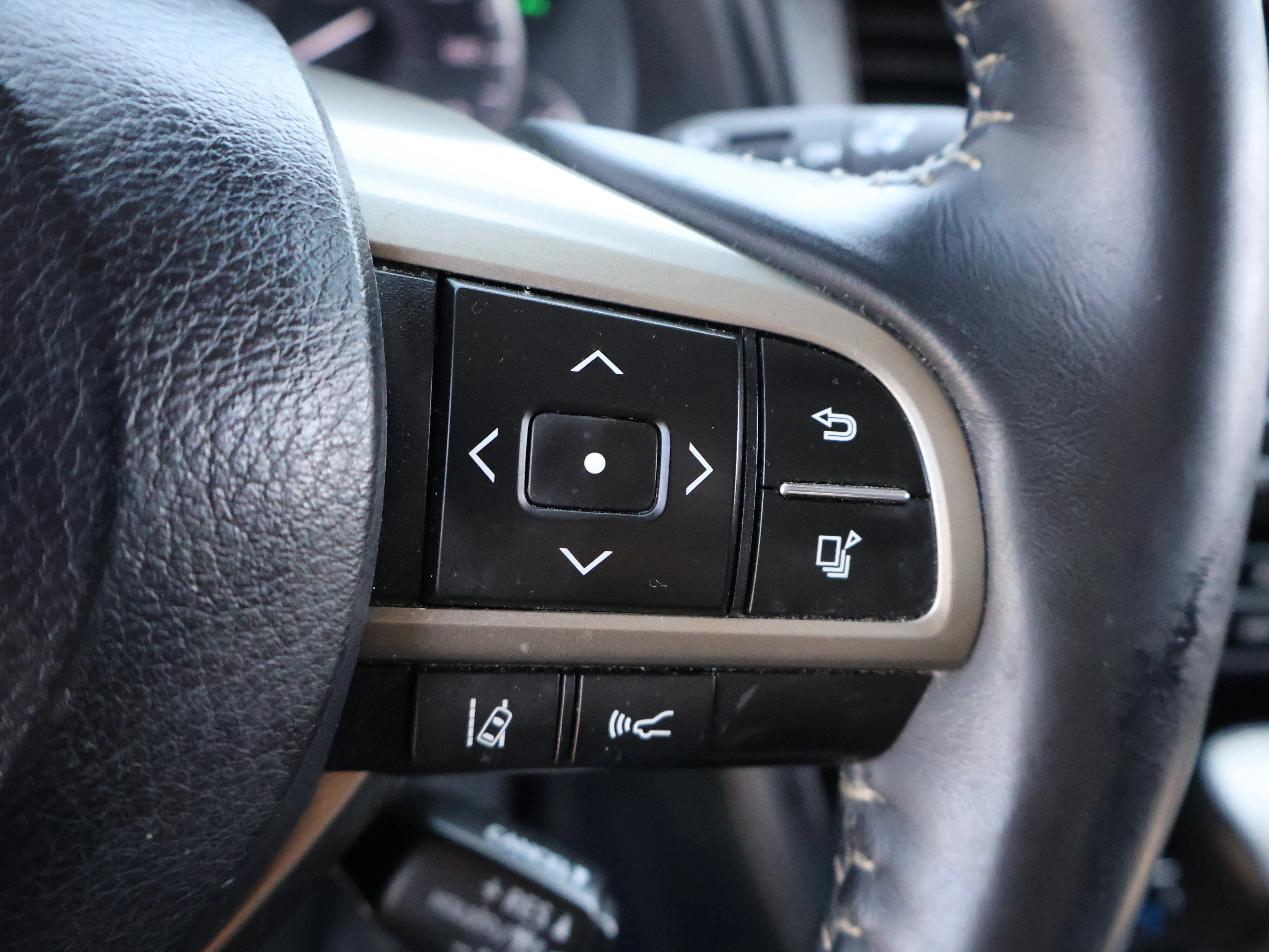 Used 2017 Silver Lining Metallic Lexus RX 350 image 37