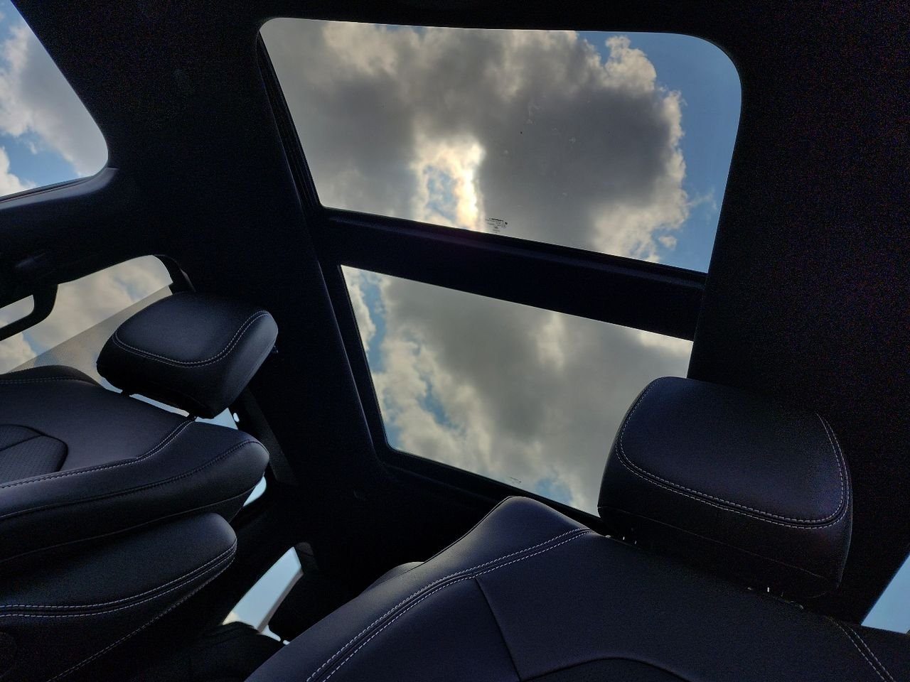 2026 Chrysler Pacifica Select - Photo 19
