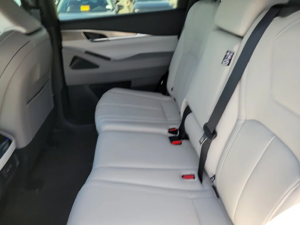New 2027 RADIANT WHITE INFINITI Luxe AWD image 9