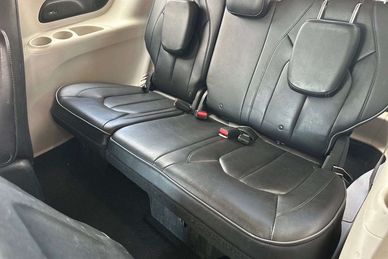 Used 2018 White Chrysler Limited image 15