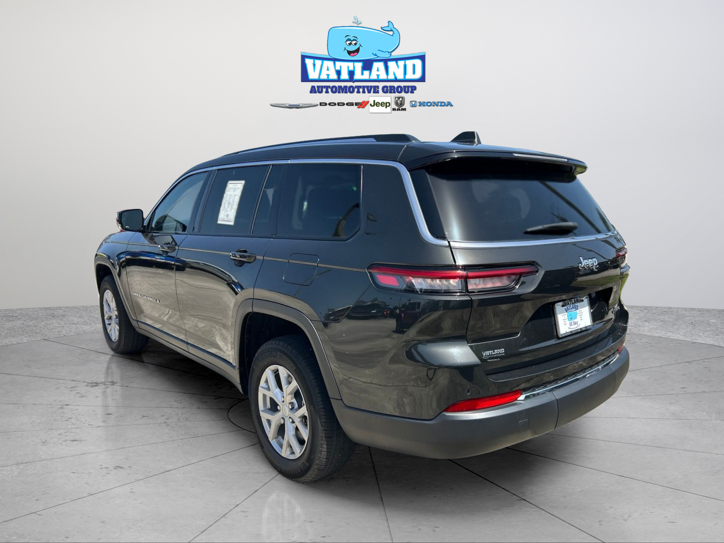 Used 2023 Gray Jeep Limited image 3