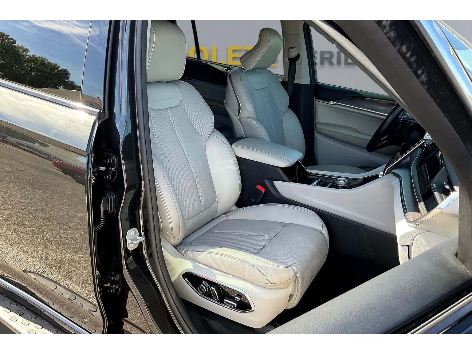 Used 2022 Gray Jeep Overland image 6