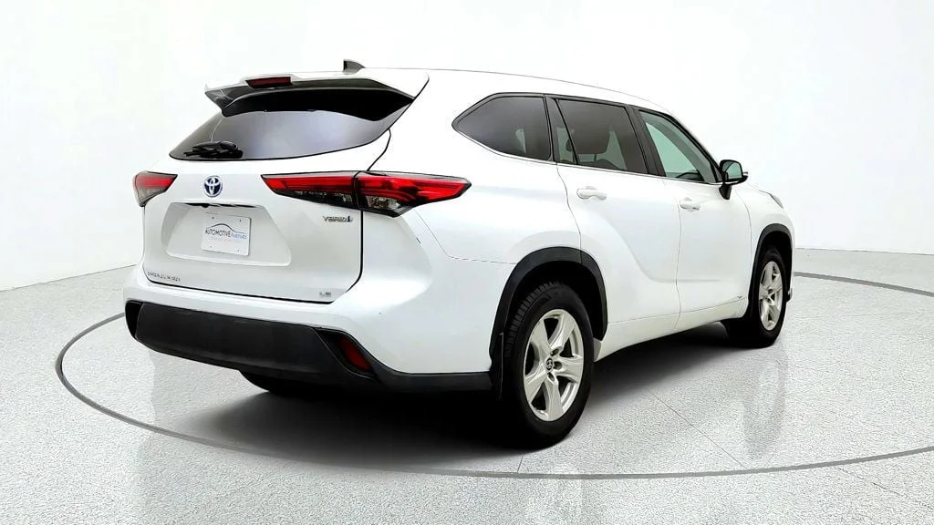 Used 2023 Wind Chill Pearl Toyota Hybrid LE AWD w/ 3-Row Seating & Toyota Safety Sense image 5