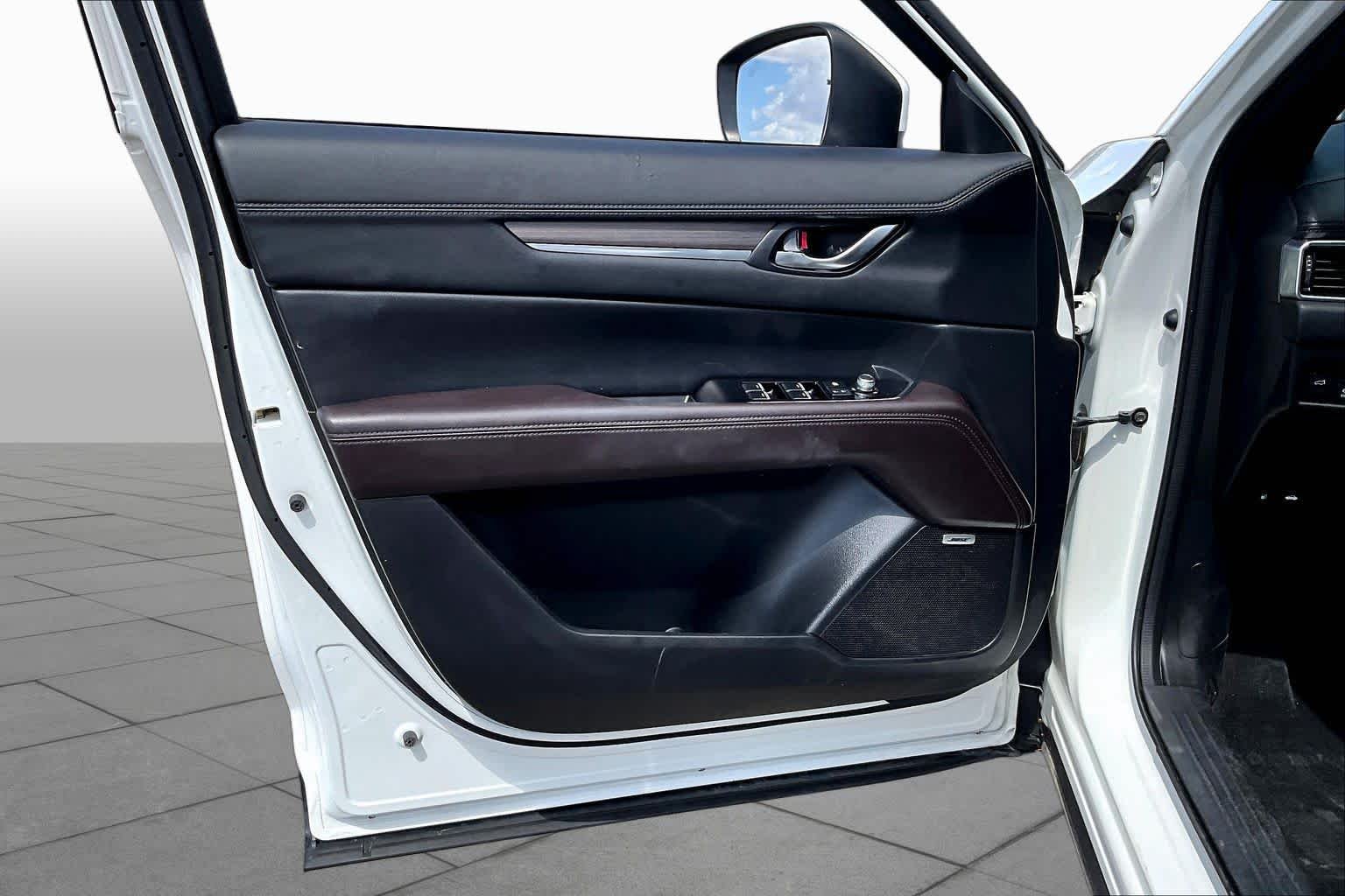 Used 2019 Snowflake White Pearl Mica Mazda Signature image 22