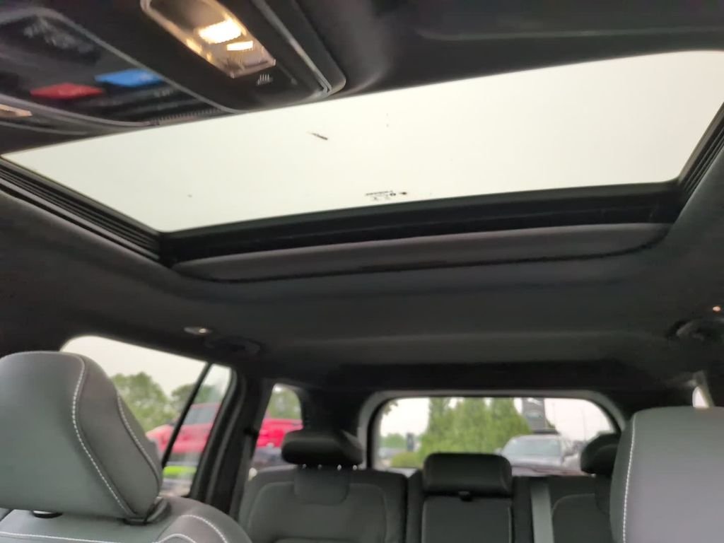 New 2026 Baltic Gray Metallic Clearcoat Jeep Laredo X image 24