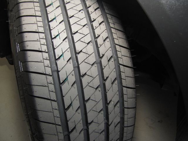 Used 2023 Snow White Pearl Kia LX image 26
