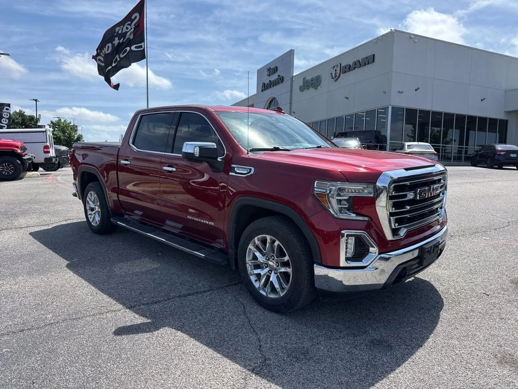 2019 GMC Sierra 4WD Crew Cab Short Box SLT's photo