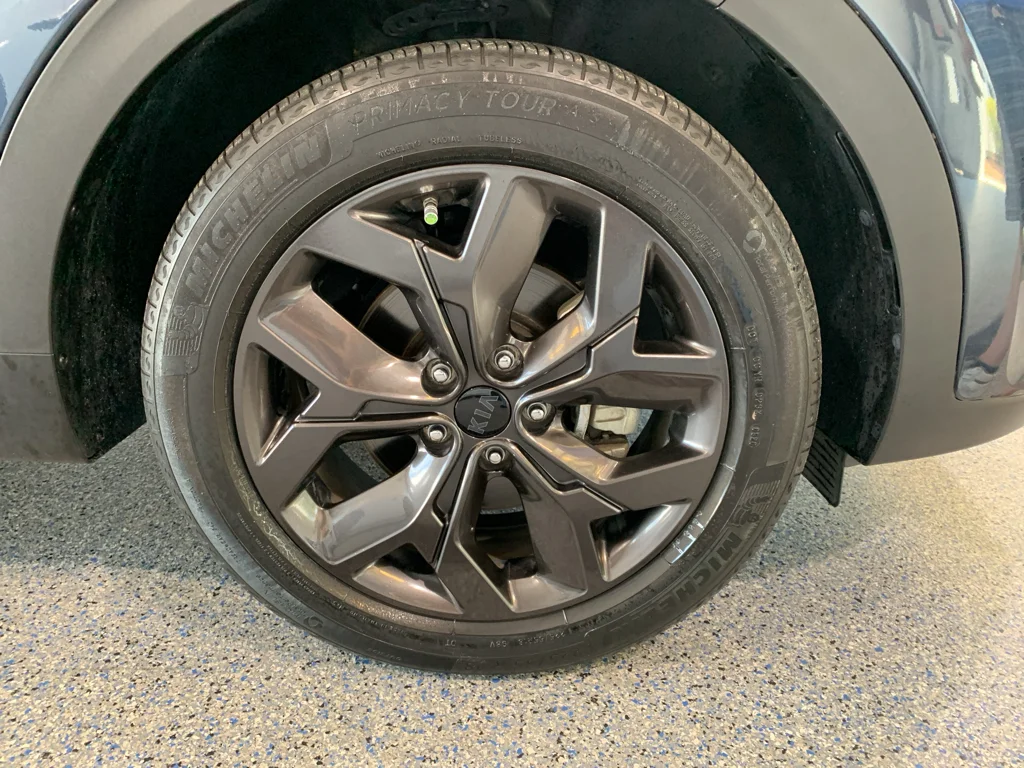 Used 2021  Kia S image 33