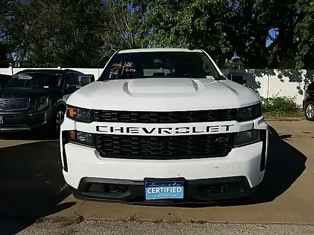 Used 2020 White Chevrolet Custom image 8