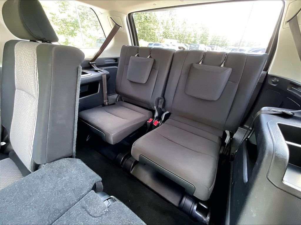 Used 2017 Classic Silver Metallic Toyota SR5 image 16