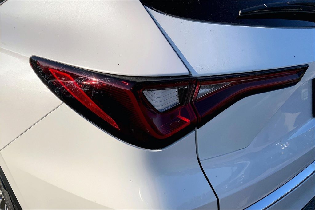 Used 2025  Acura Base image 23
