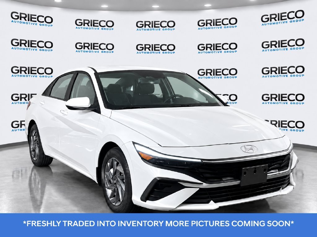 Used 2024 White Hyundai SEL image 1