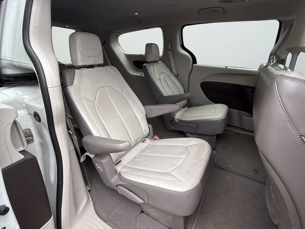 Used 2017 White Chrysler Touring L image 19
