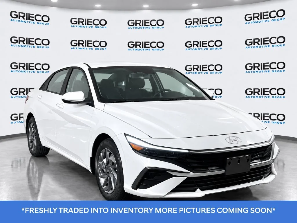 Used 2024 White Hyundai SEL image 1