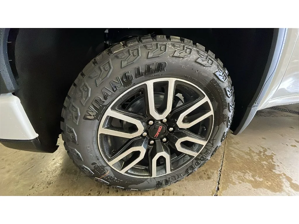 Used 2025 Summit White GMC AT4 image 19