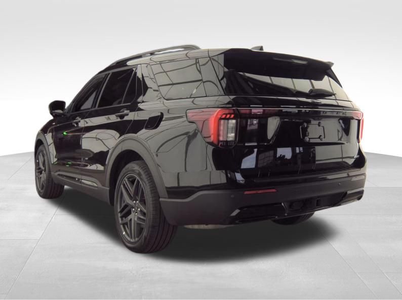 Used 2025 Agate Black Metallic Ford ST-Line image 3