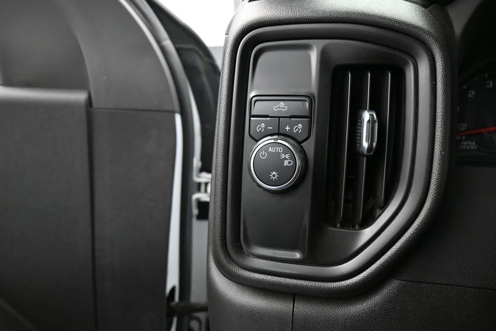 Used 2022 Summit White Chevrolet Custom image 32