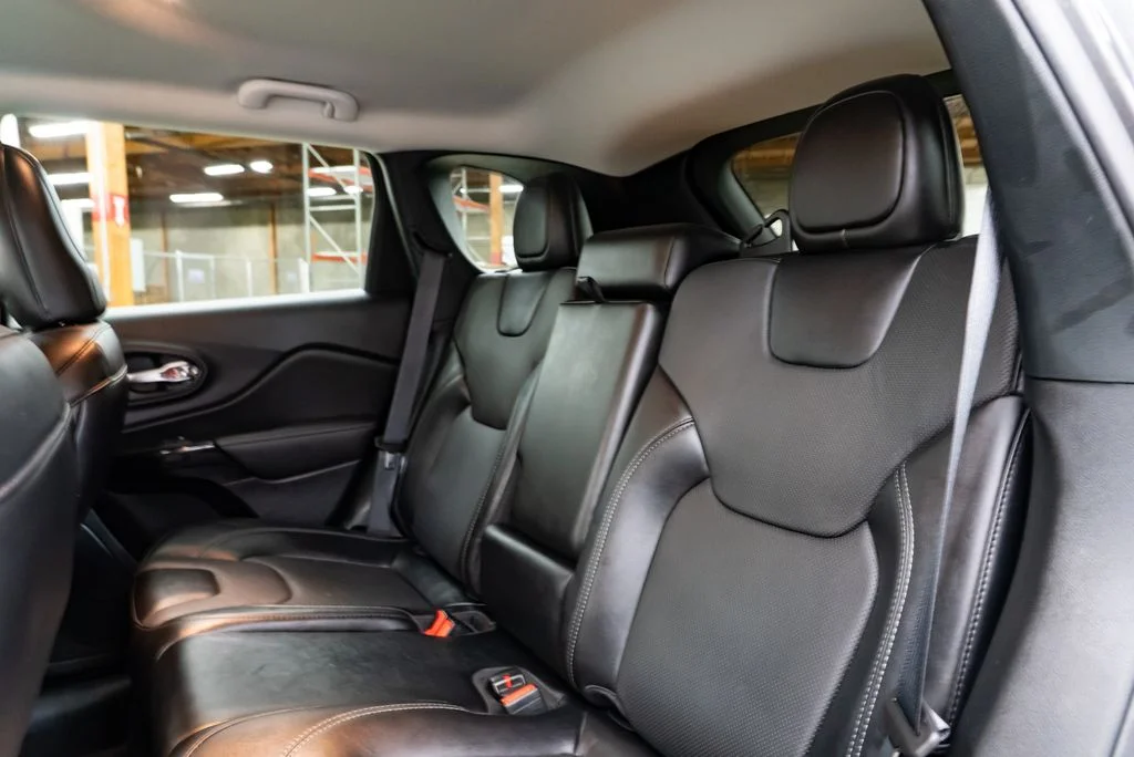 Used 2023 Gray Jeep Altitude image 26