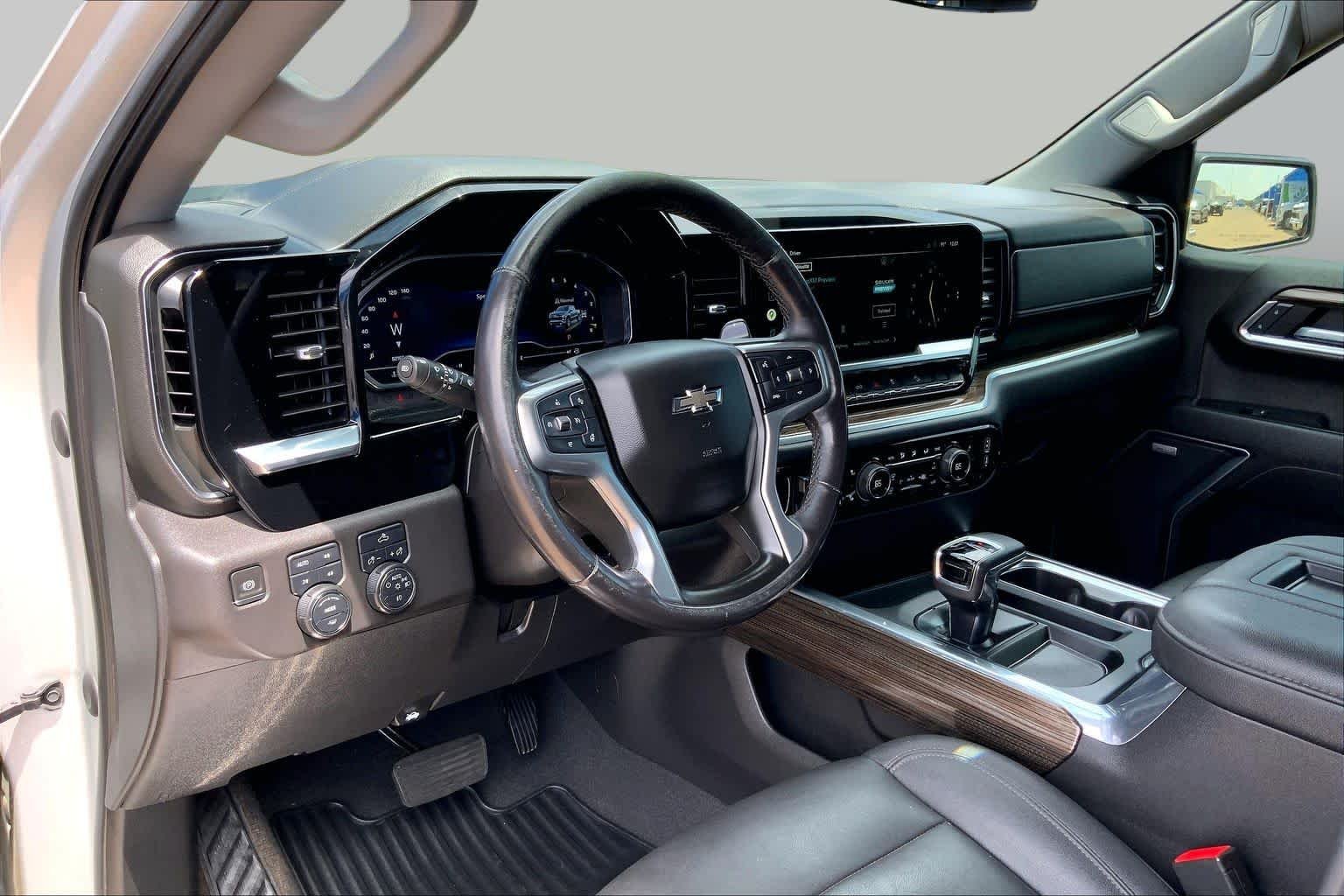 Used 2022 Silver Ice Metallic Chevrolet RST image 18