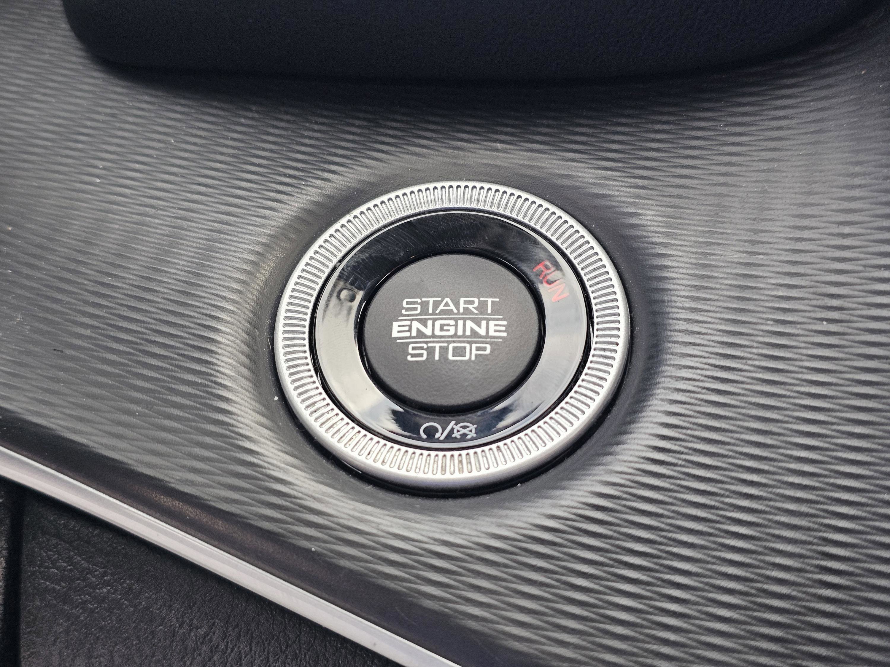 Used 2023 Silver Zynith Jeep Altitude image 24