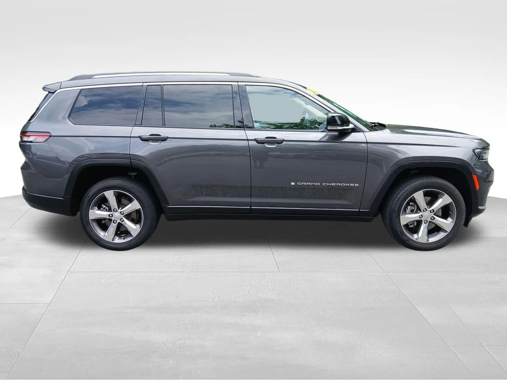 Used 2022 Gray Jeep Limited image 13