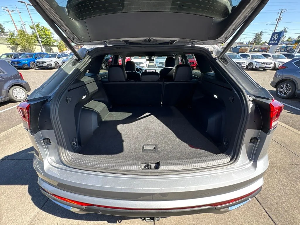 Used 2024  Volkswagen 2.0T SE w/Technology image 30