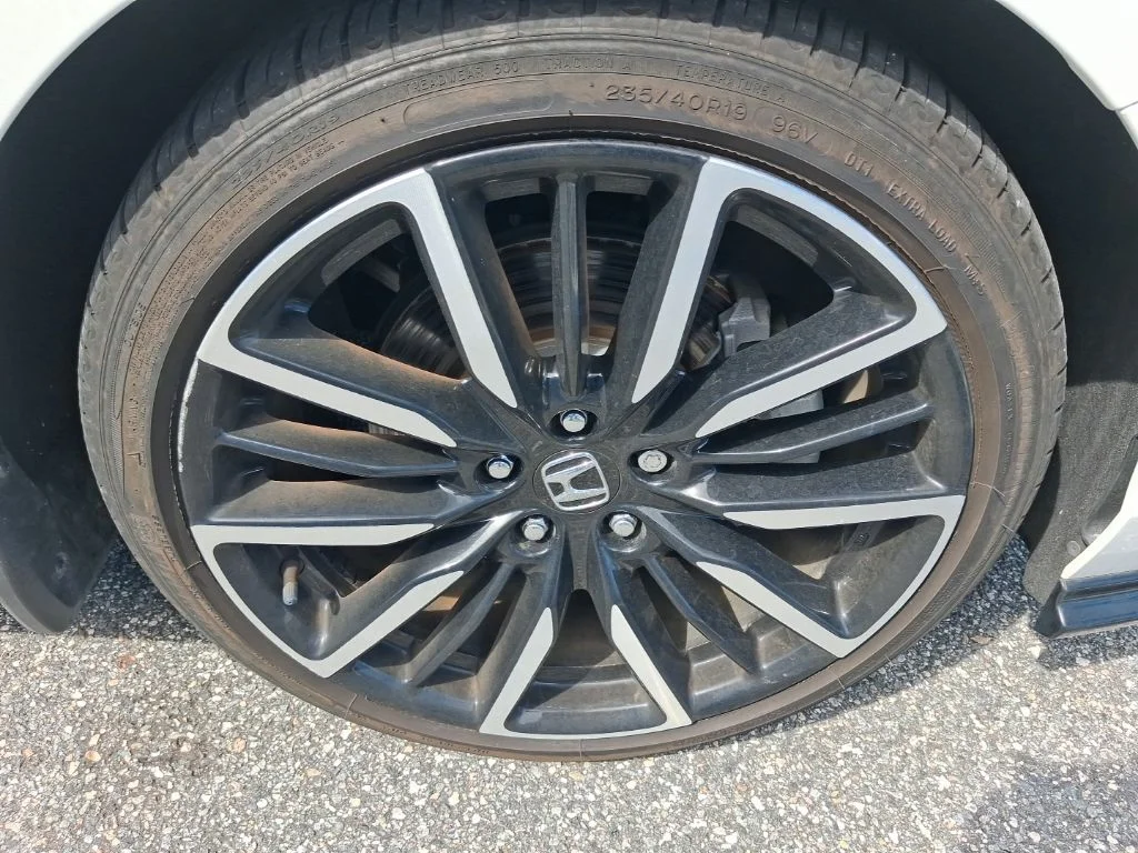 Used 2024  Honda Touring image 15