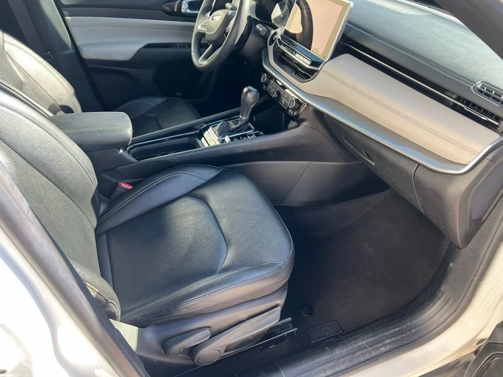 Used 2025 White Jeep Limited image 29