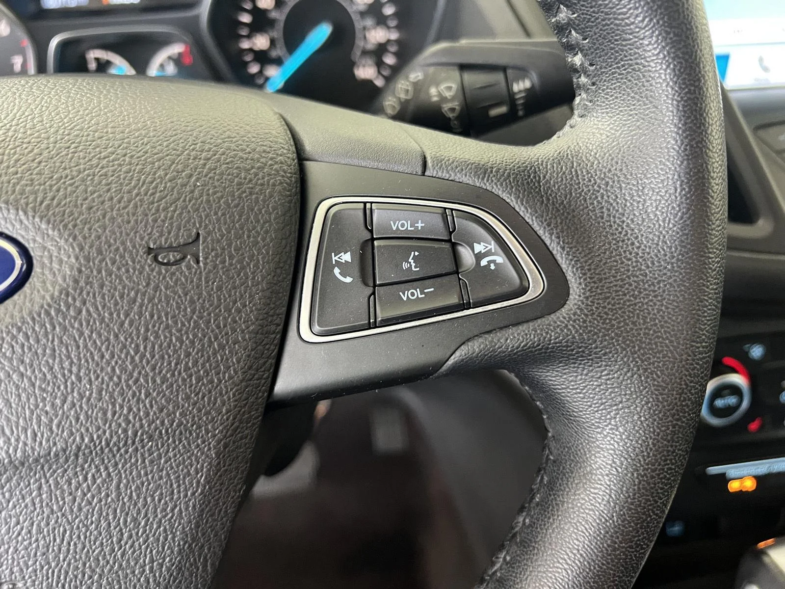 Used 2019  Ford SEL image 11