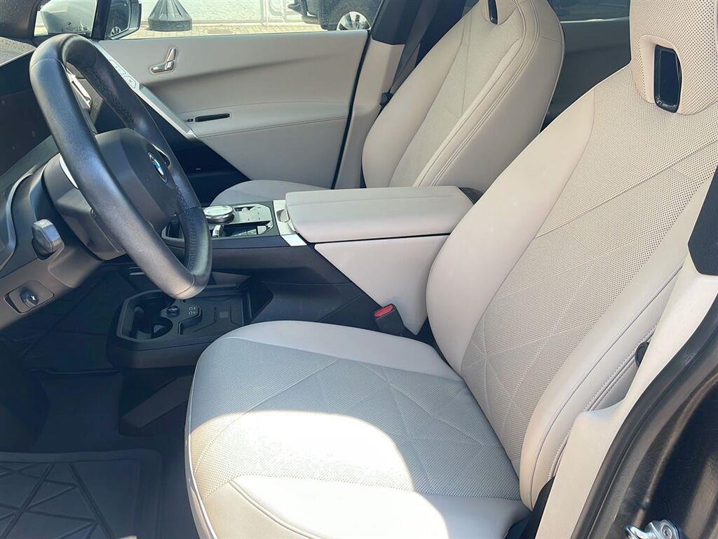 Certified Used 2024 Mineral White Metallic BMW xDrive50 image 2