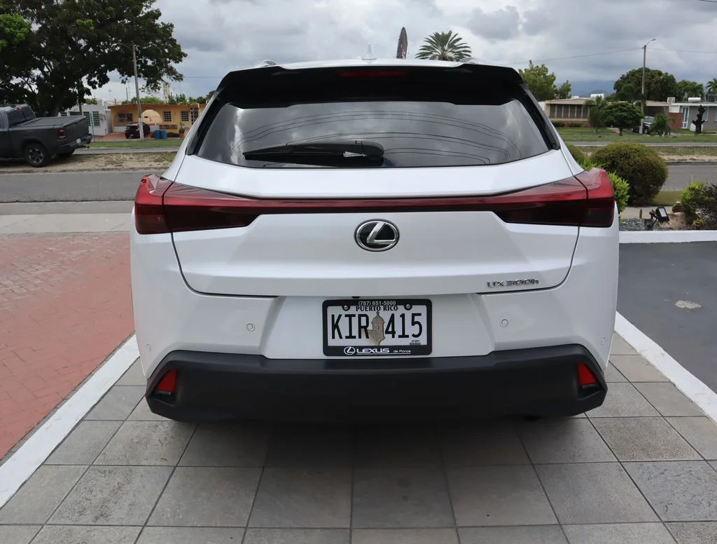 Used 2025 White Lexus 300h image 6