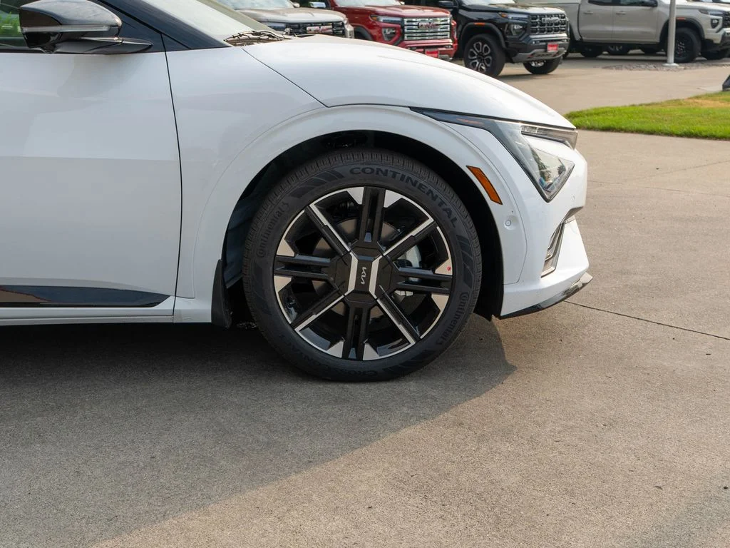 New 2026 Glacial White Pearl / Black Ro Kia GT-Line AWD image 36