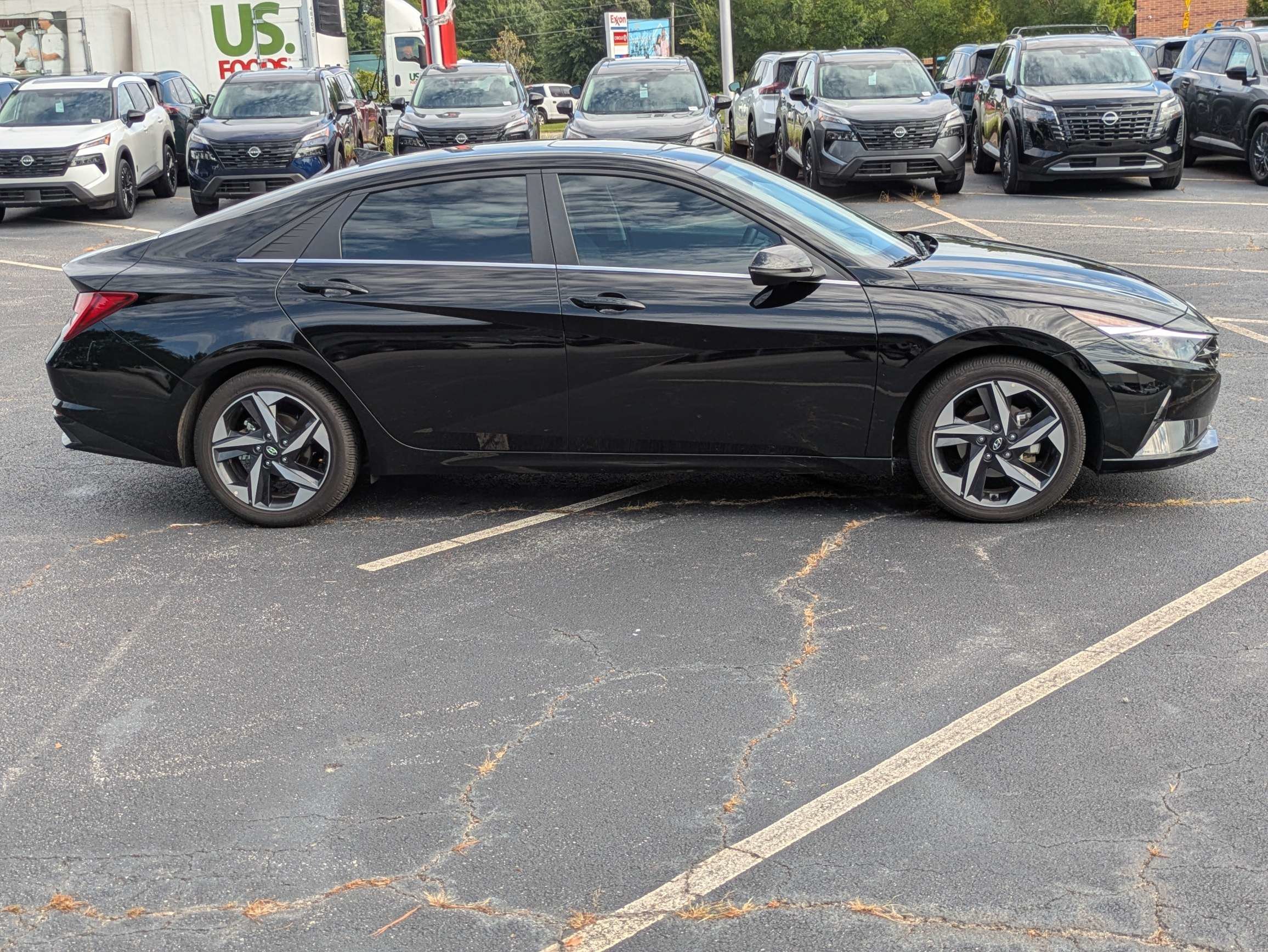 Used 2023 Black Hyundai Limited image 2