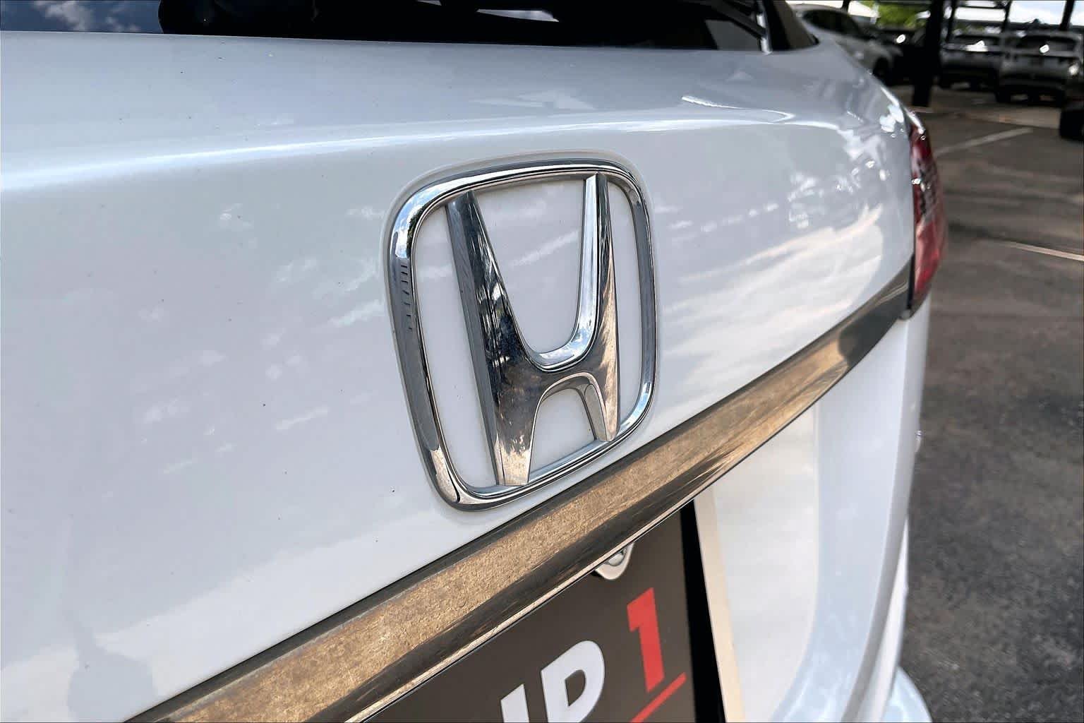 Used 2019 Platinum White Pearl Honda Touring image 31