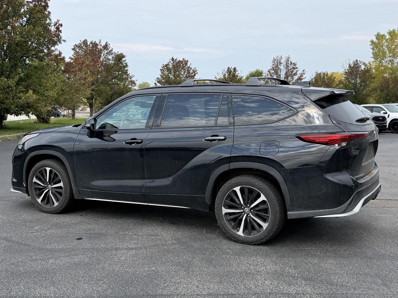 Used 2021 Midnight Black Metallic Toyota XSE image 5