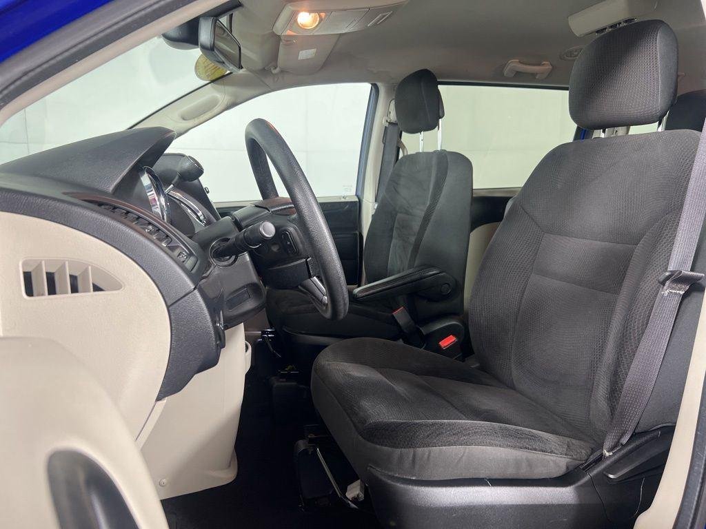 Used 2019 Indigo Blue Dodge SE image 9