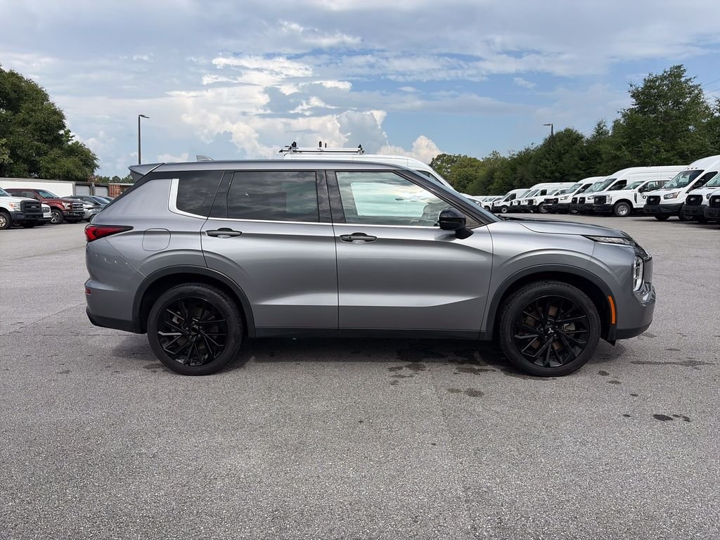 Used 2022  Mitsubishi Black Edition image 8
