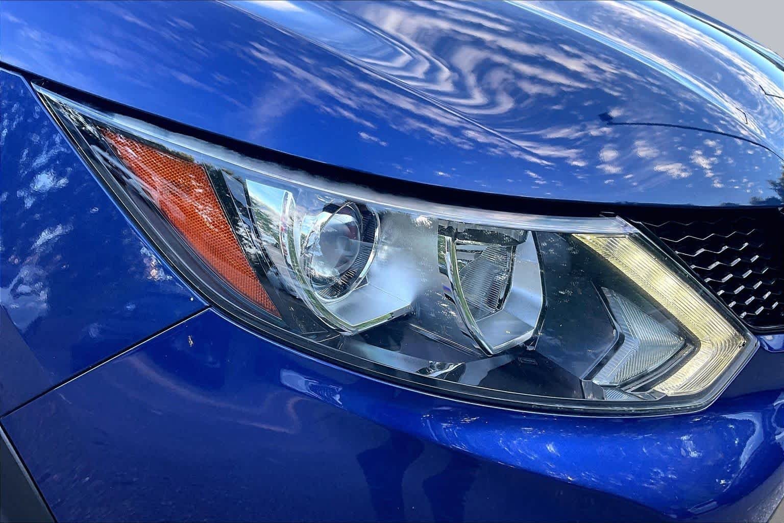 Used 2018 Caspian Blue Nissan SV image 25