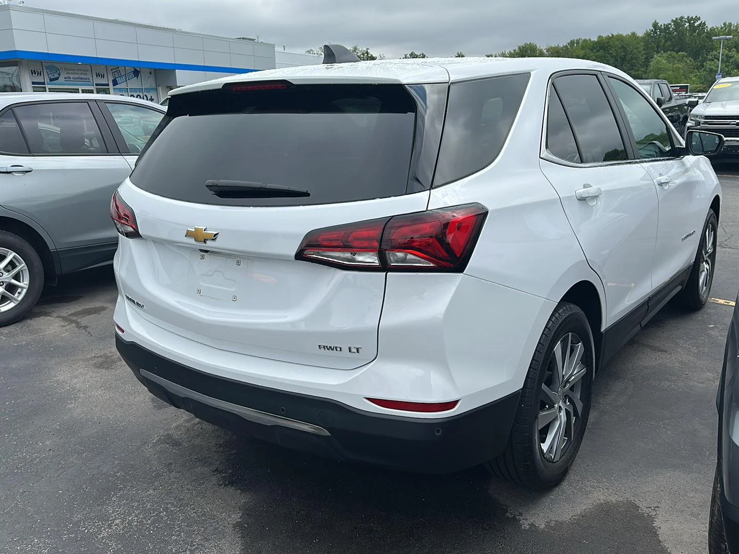 Used 2024 Summit White Chevrolet LT image 2
