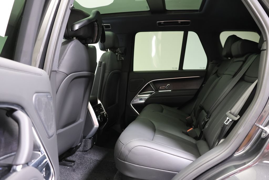 New 2026 Carpathian Grey LAND ROVER SE image 34