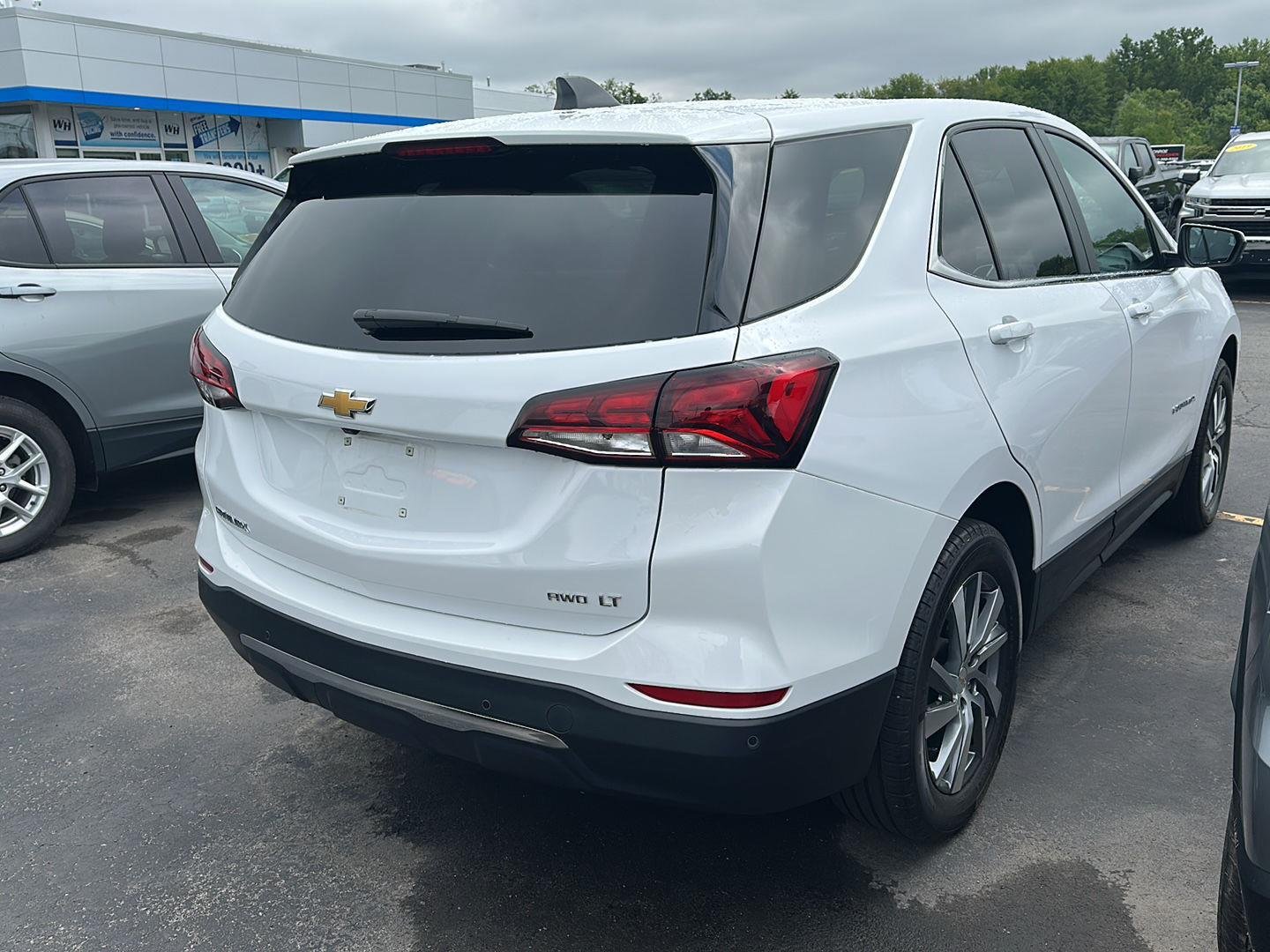 Used 2024 Summit White Chevrolet LT image 2