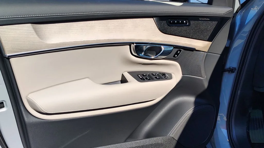2026 Volvo XC90 Ultra - Photo 8