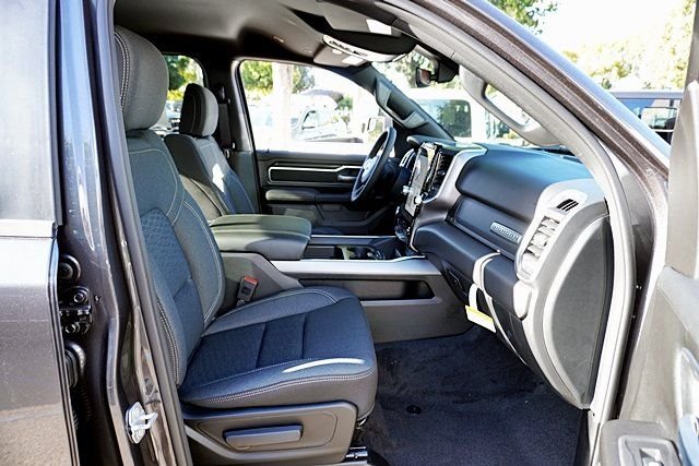 New 2026 Granite Crystal Metallic Clear-Coat Exterior Paint RAM Big Horn Sport Appearance Edition image 17