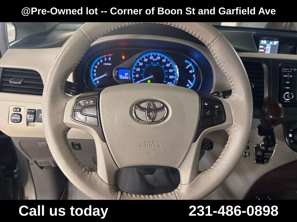Used 2013 Green Toyota XLE image 20