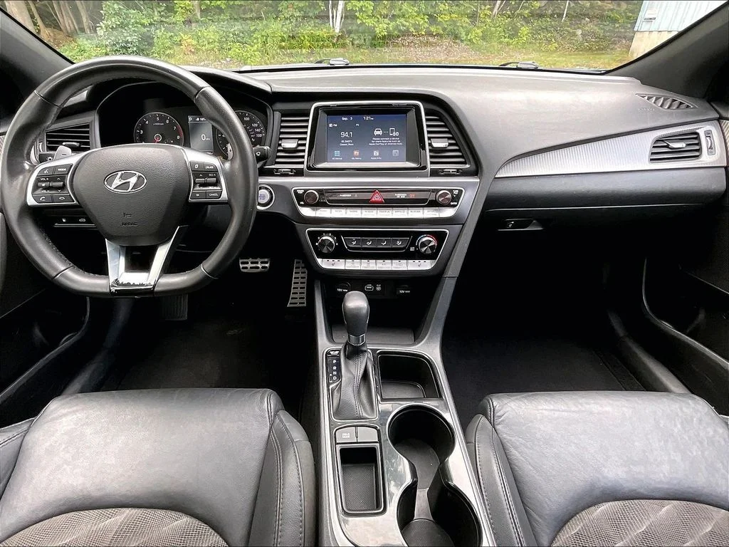 Used 2018 Electric Blue Hyundai Sport image 21