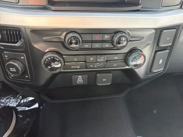New 2026 Oxford White Ford F-250® XL image 30